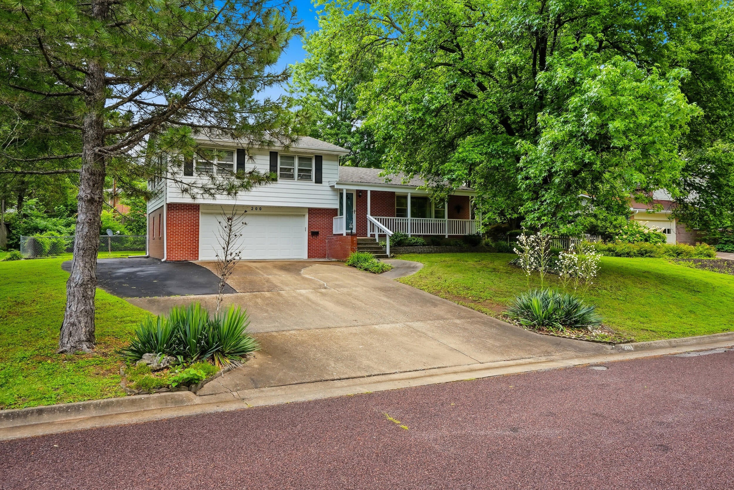200 Rockingham Drive Columbia, MO 65203 - Photo 3 of 57