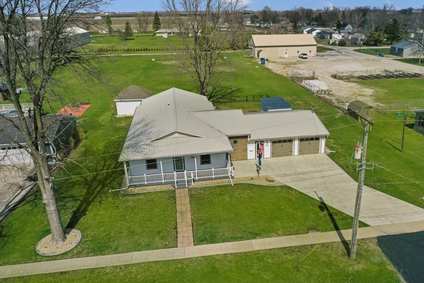 620 West 6th Street Minonk, IL 61760 - Photo 31 of 35 an aerial view of a house with garden