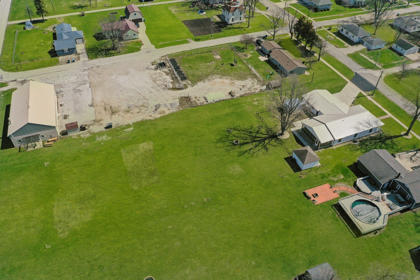 620 West 6th Street Minonk, IL 61760 - Photo 35 of 35 an aerial view of a golf course with parking space