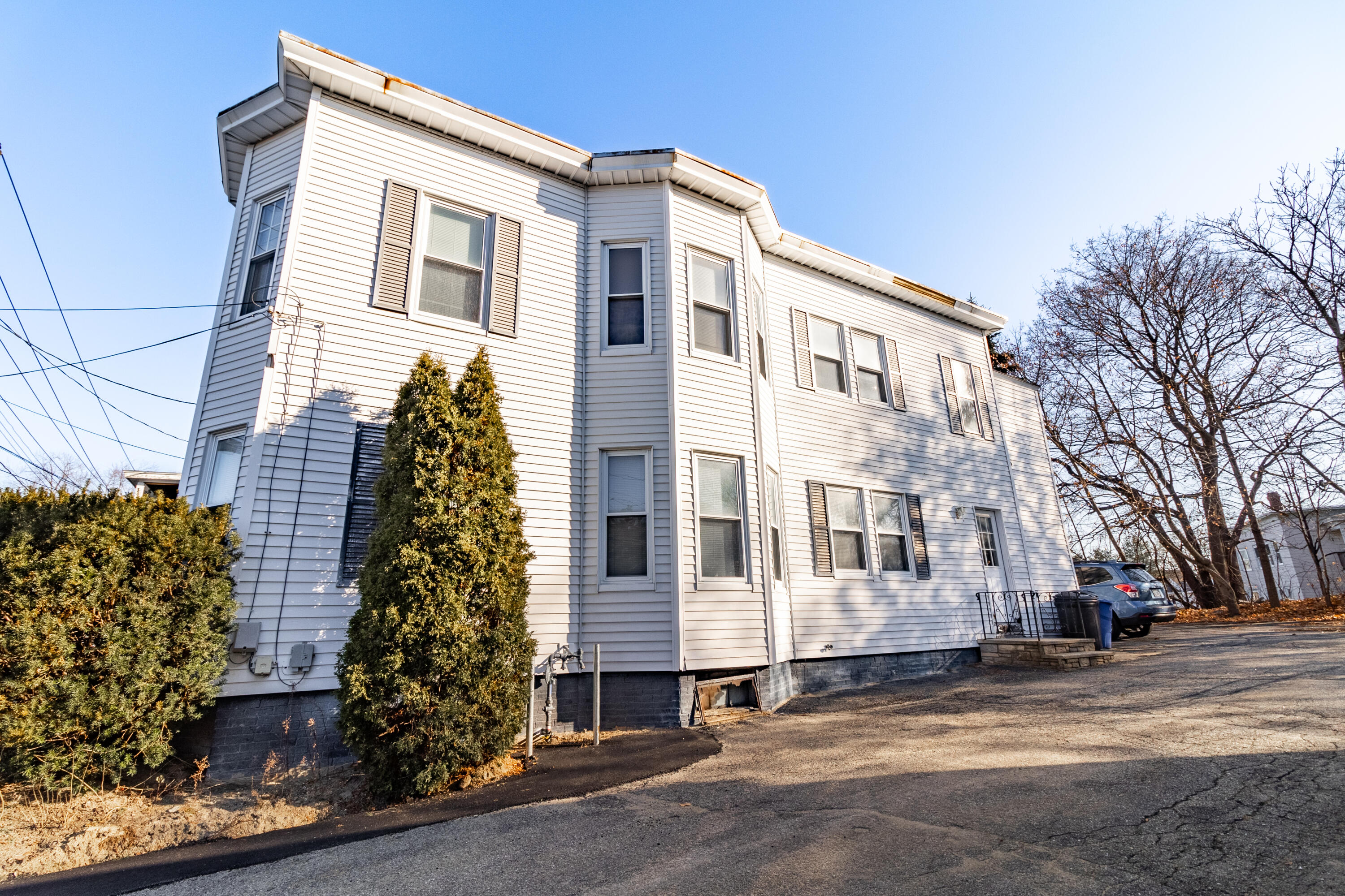 9 Lafayette Street Lewiston, ME 04240 - Photo 3 of 20 9 Lafayette Lewiston-8