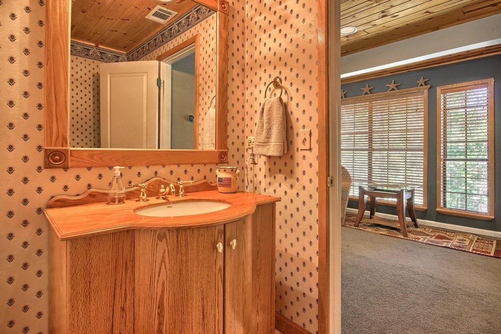 53677 Acorn Road Bass Lake, CA 93604 - Photo 17 of 34 Gallery Image 17