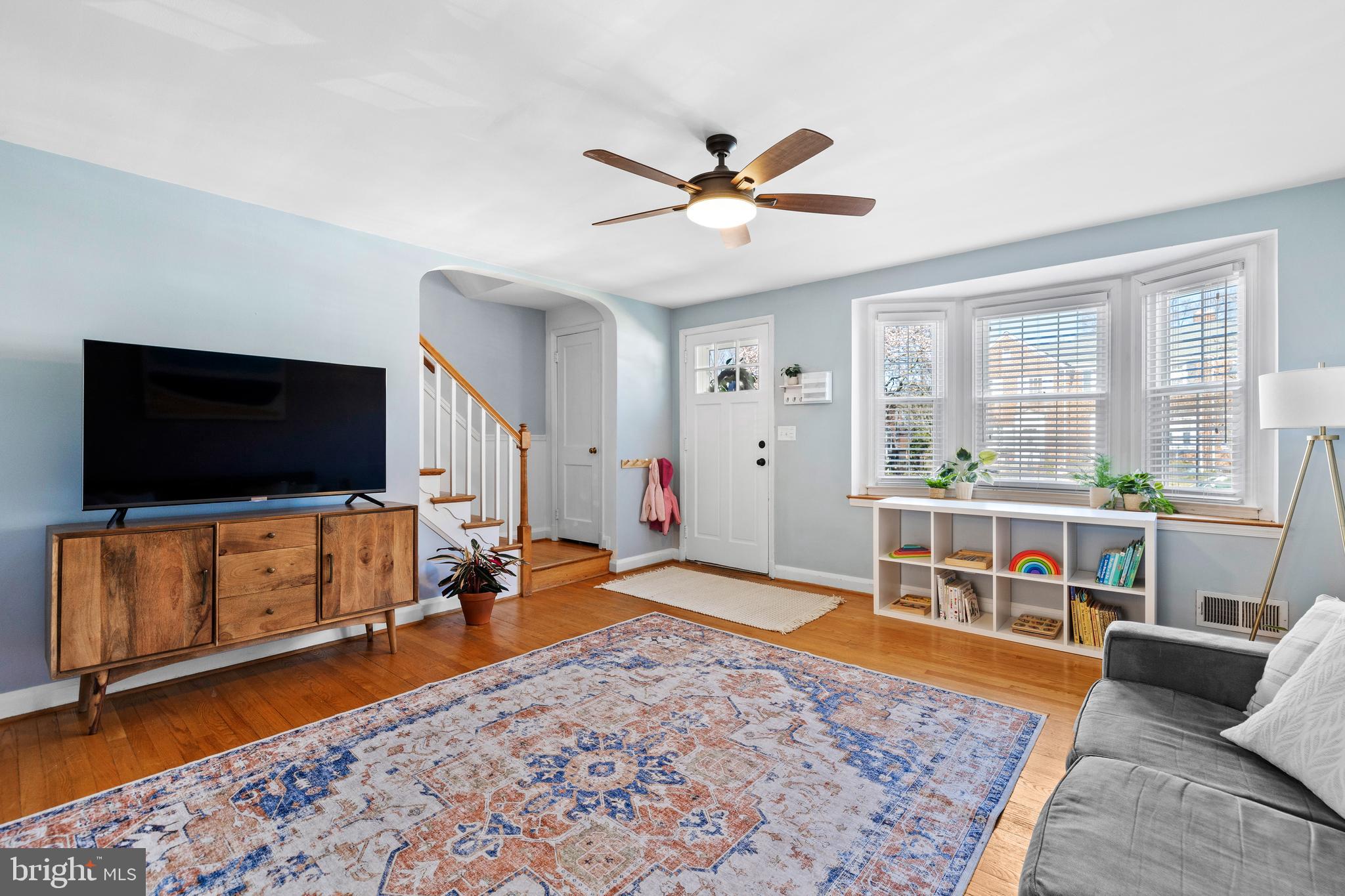 237 Brandon Road Baltimore, MD 21212 - Photo 4 of 27 Living Room