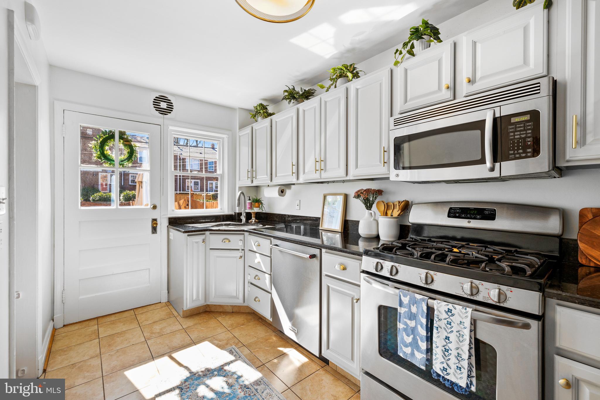 237 Brandon Road Baltimore, MD 21212 - Photo 9 of 27 Kitchen