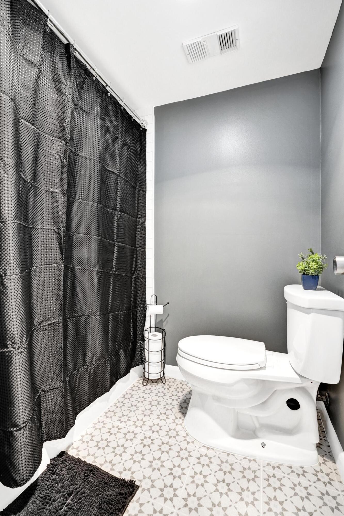 300 Ocean Trail Way, Unit 410 Jupiter, FL 33477 - Photo 40 of 58 Guest Bathroom