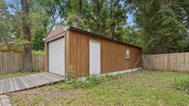 a view of backyard with tub and trees