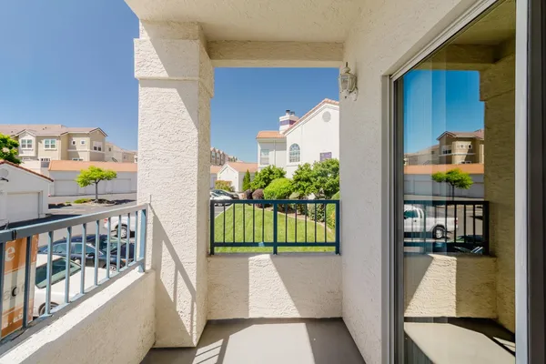 $374,850 | 612 Horizon Cove, Unit 2034, Rocklin, CA 95677