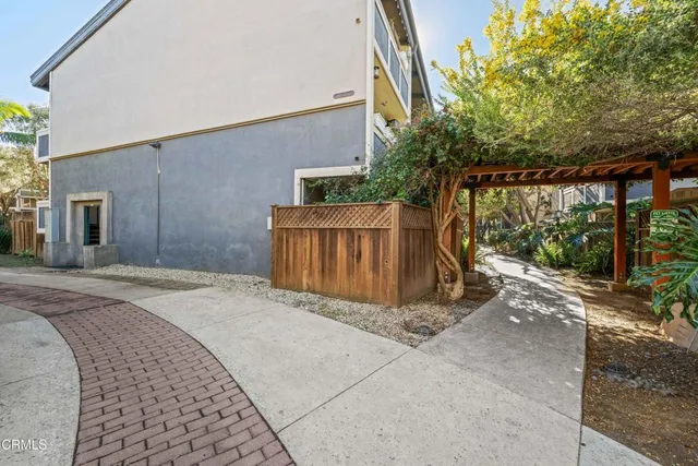 $575,000 | 6355 Green Valley Circle, Unit 101, Culver City, CA 90230