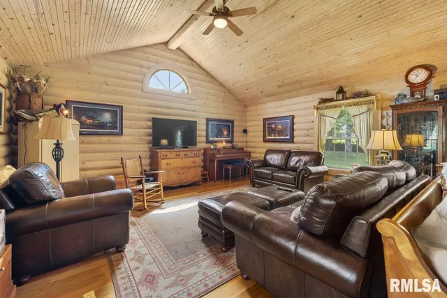 $580,000 | 32 New Home Road, Eddyville, IL 62928