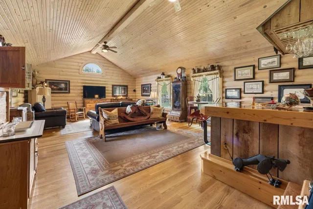 $580,000 | 32 New Home Road, Eddyville, IL 62928