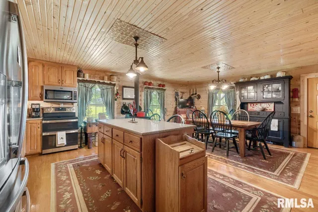 $580,000 | 32 New Home Road, Eddyville, IL 62928