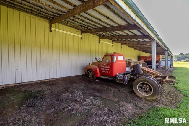 $580,000 | 32 New Home Road, Eddyville, IL 62928