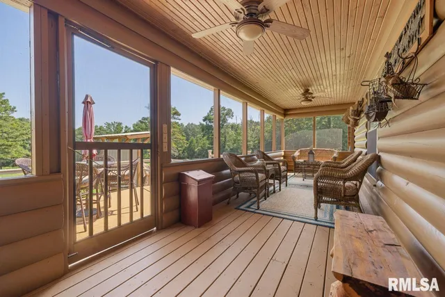 $580,000 | 32 New Home Road, Eddyville, IL 62928