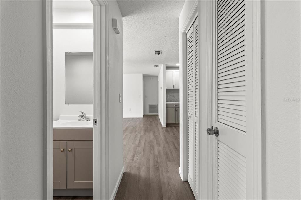 5700 South Calgary Terrace Inverness, FL 34452 - Photo 18 of 39 a bathroom with a bathtub and a sink
