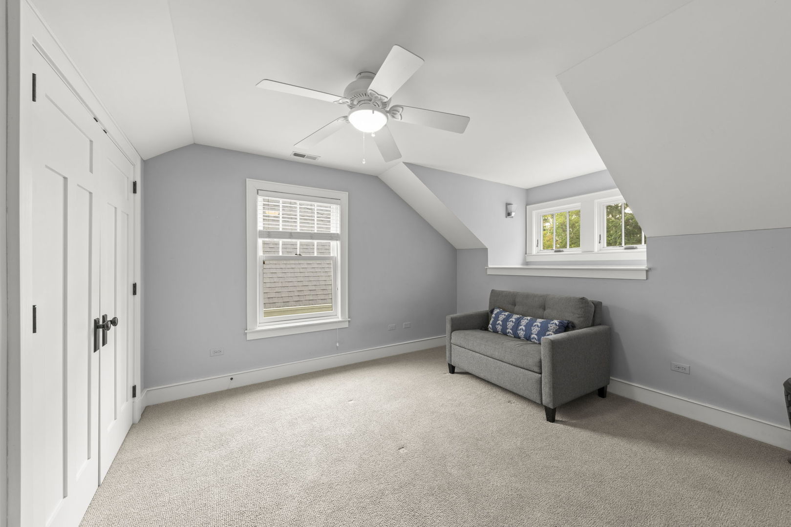 900 East Indiana Street Wheaton, IL 60187 - Photo 25 of 54 a living room with furniture and a window