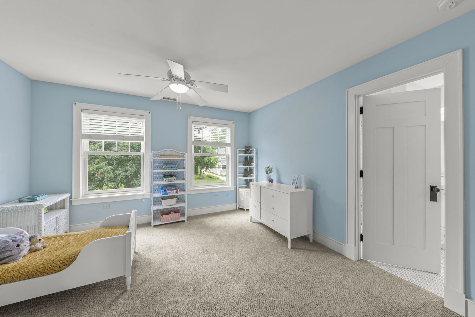 900 East Indiana Street Wheaton, IL 60187 - Photo 28 of 54 a living room with furniture and windows