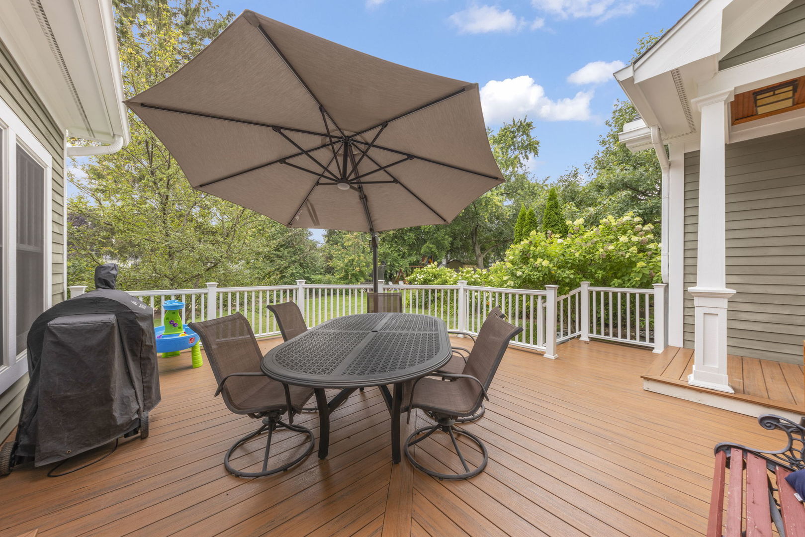 900 East Indiana Street Wheaton, IL 60187 - Photo 43 of 54 a balcony view with a seating space