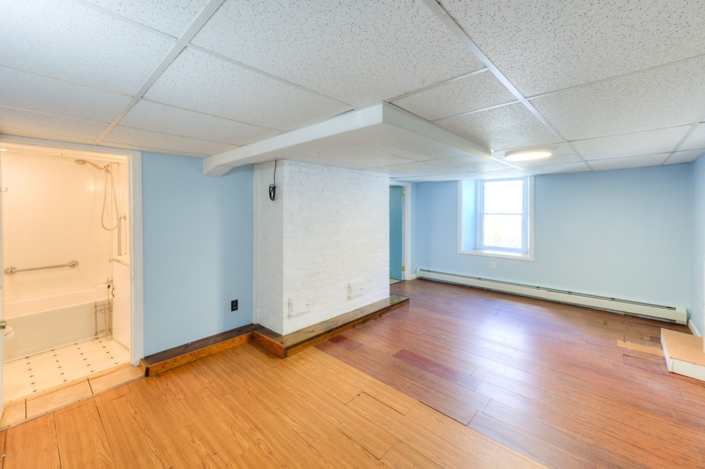 148 Whitmarsh Avenue Worcester, MA 01606 - Photo 23 of 34