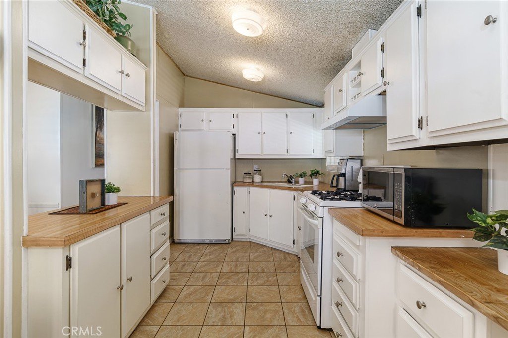 2598 Ayala Drive, Unit 42 Rialto, CA 92377 - Photo 12 of 29