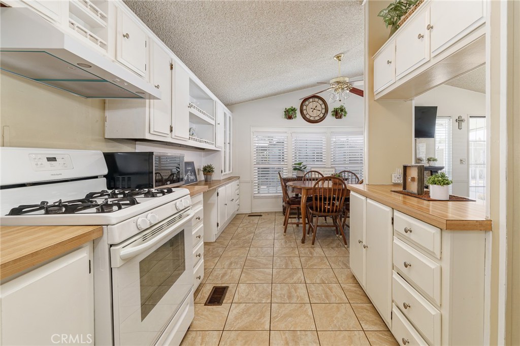2598 Ayala Drive, Unit 42 Rialto, CA 92377 - Photo 13 of 29