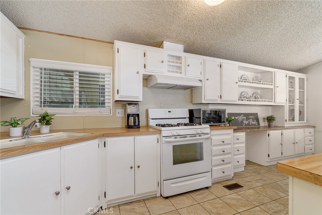 2598 Ayala Drive, Unit 42 Rialto, CA 92377 - Photo 14 of 29