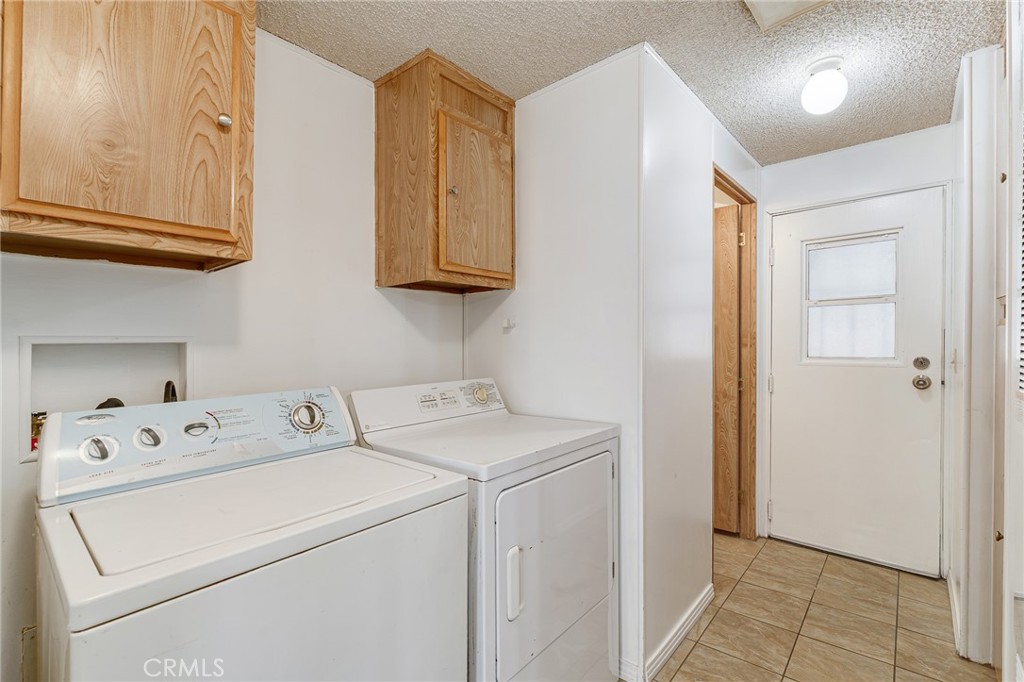 2598 Ayala Drive, Unit 42 Rialto, CA 92377 - Photo 18 of 29 Laundry Area