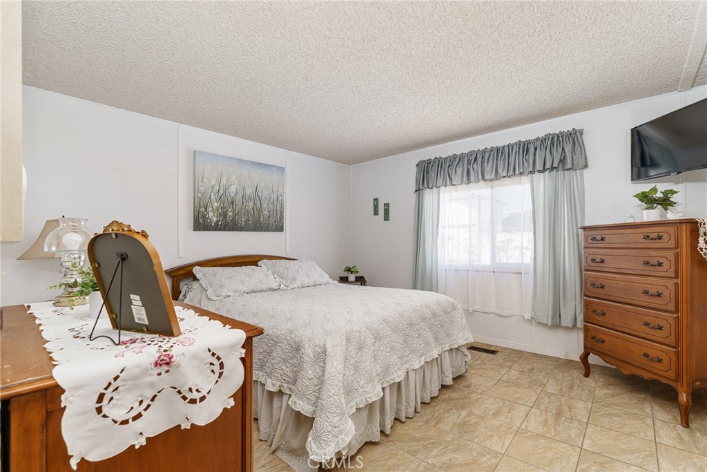 2598 Ayala Drive, Unit 42 Rialto, CA 92377 - Photo 20 of 29 Primary Bedroom
