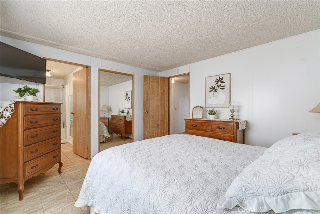 2598 Ayala Drive, Unit 42 Rialto, CA 92377 - Photo 21 of 29 Primary Bedroom