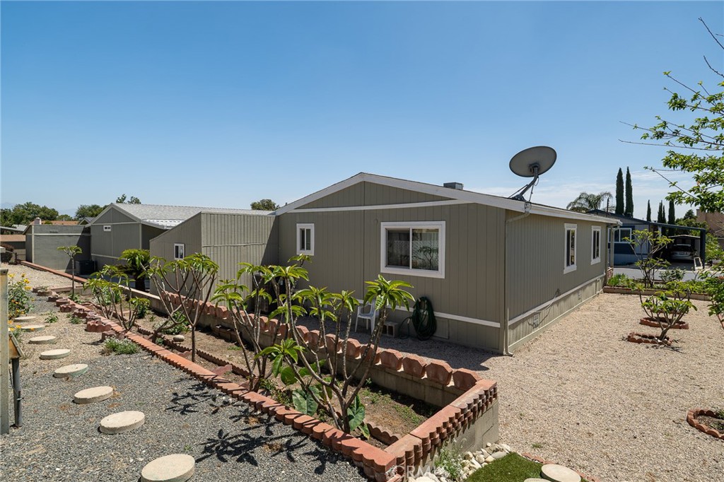 2598 Ayala Drive, Unit 42 Rialto, CA 92377 - Photo 24 of 29 Back Yard