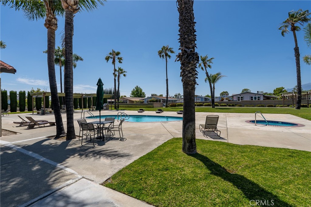 2598 Ayala Drive, Unit 42 Rialto, CA 92377 - Photo 26 of 29 Community Area
