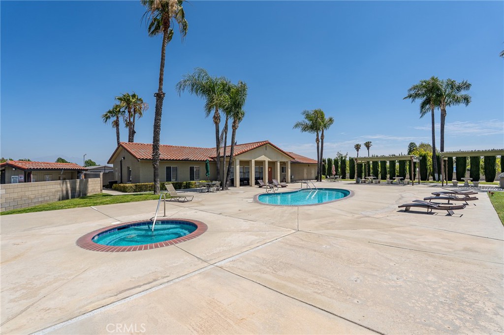 2598 Ayala Drive, Unit 42 Rialto, CA 92377 - Photo 27 of 29 Community Area