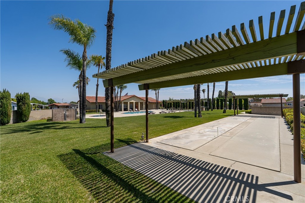 2598 Ayala Drive, Unit 42 Rialto, CA 92377 - Photo 28 of 29 Community Area