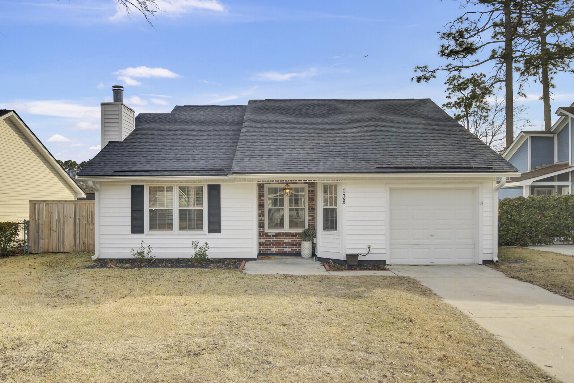 138 Manchester Road Summerville, SC 29486 - Photo 2 of 40 02_2_mls