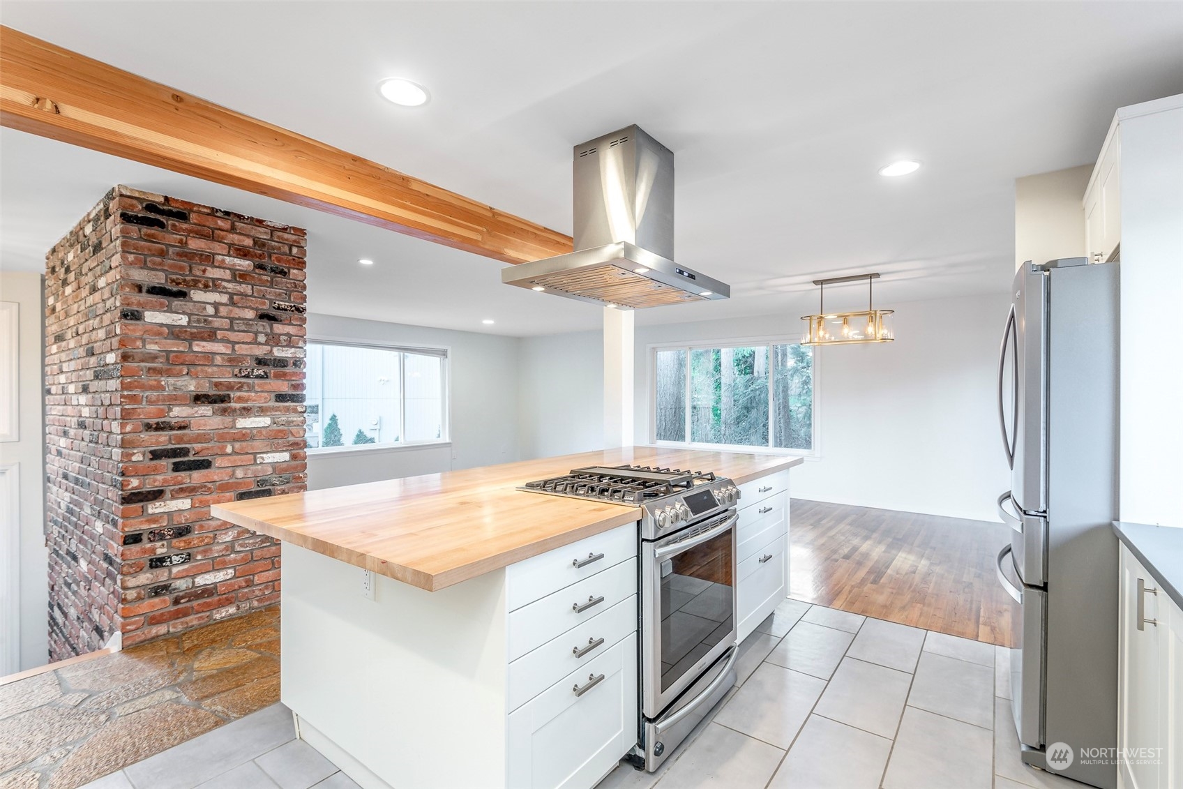 3016 Southwest 325th Place Federal Way, WA 98023 - Photo 3 of 40 a kitchen with a stove and a refrigerator