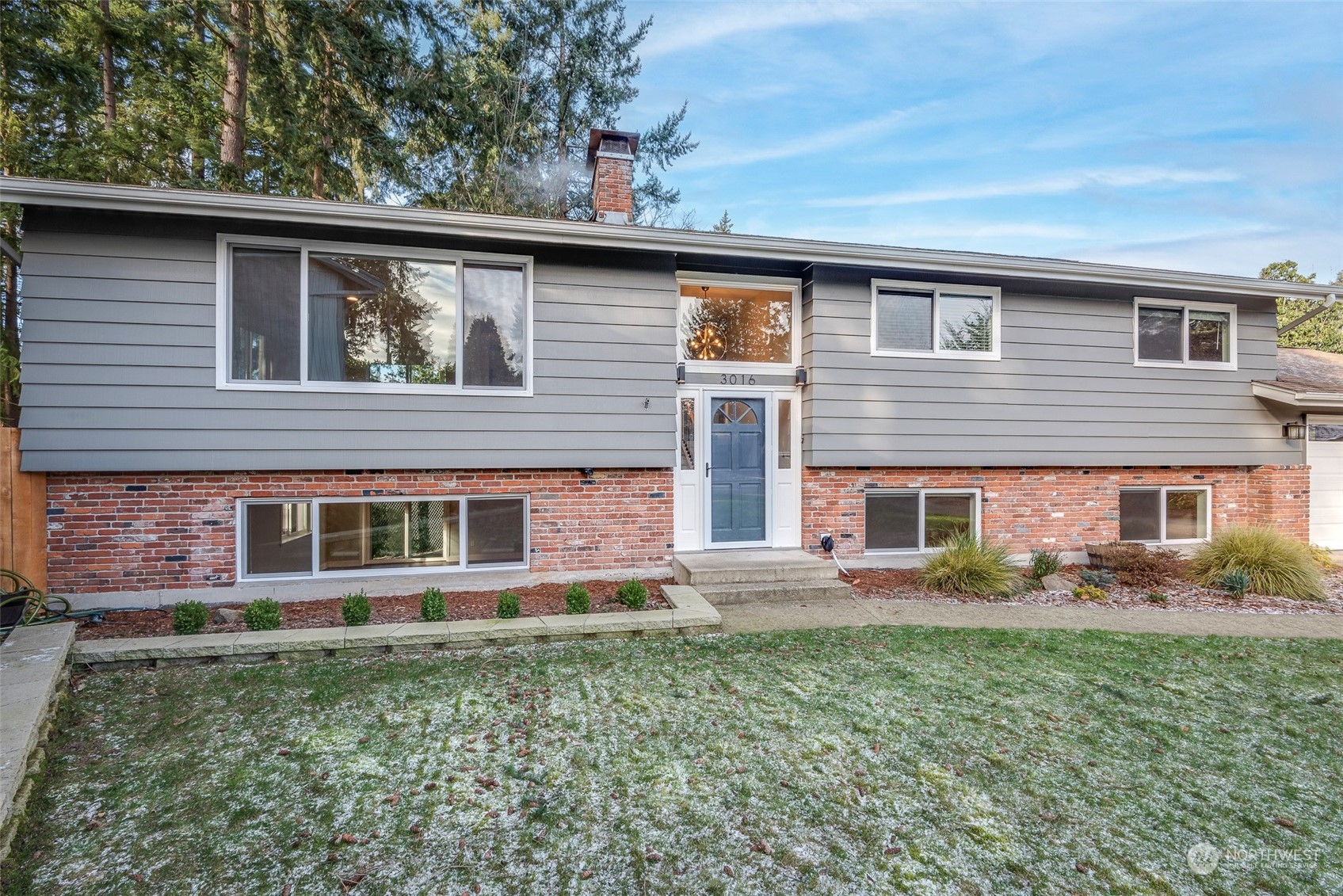 3016 Southwest 325th Place Federal Way, WA 98023 - Photo 39 of 40 front view of a house with a yard