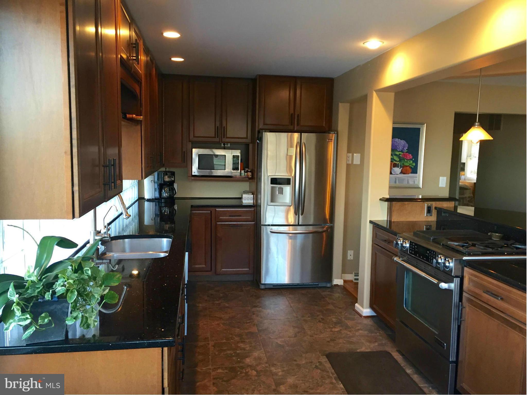 2025 Bay Road Pasadena, MD 21122 - Photo 5 of 30 Granite and Stainless Steel
