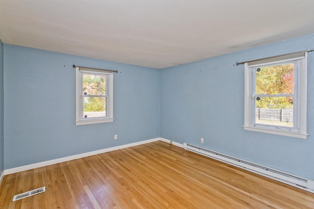 183 Peekskill Avenue Springfield, MA 01129 - Photo 14 of 31 a view of empty room with window
