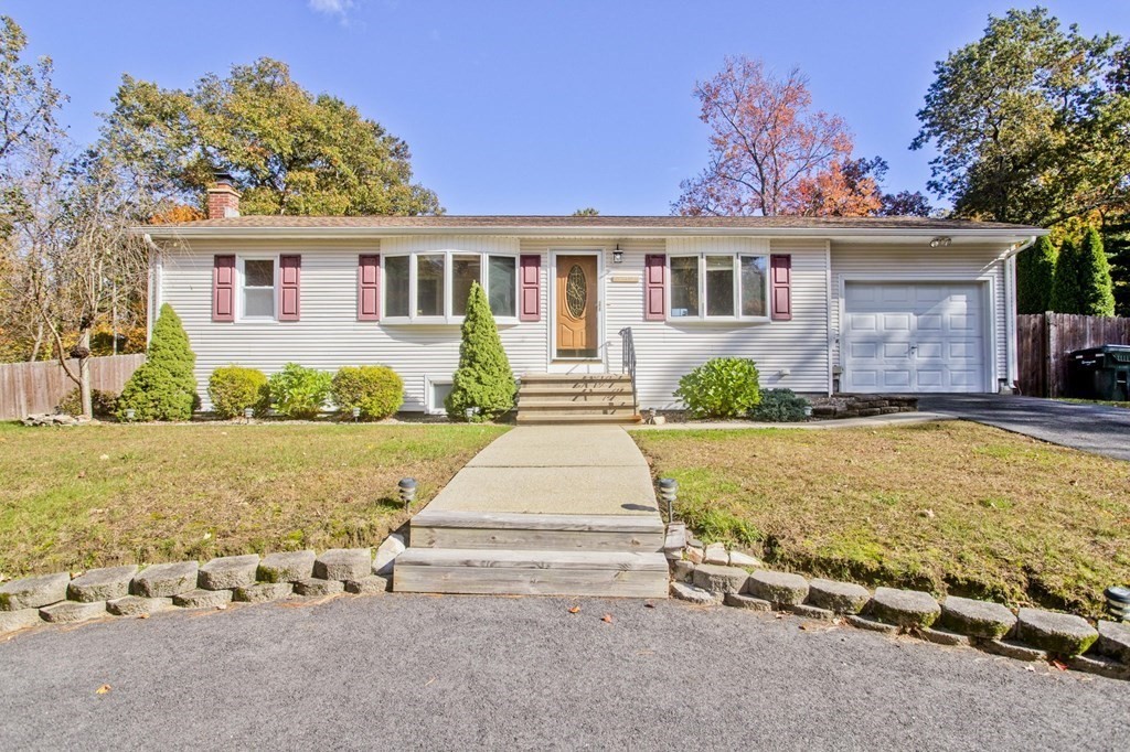 183 Peekskill Avenue Springfield, MA 01129 - Photo 2 of 31 front view of a house with a yard