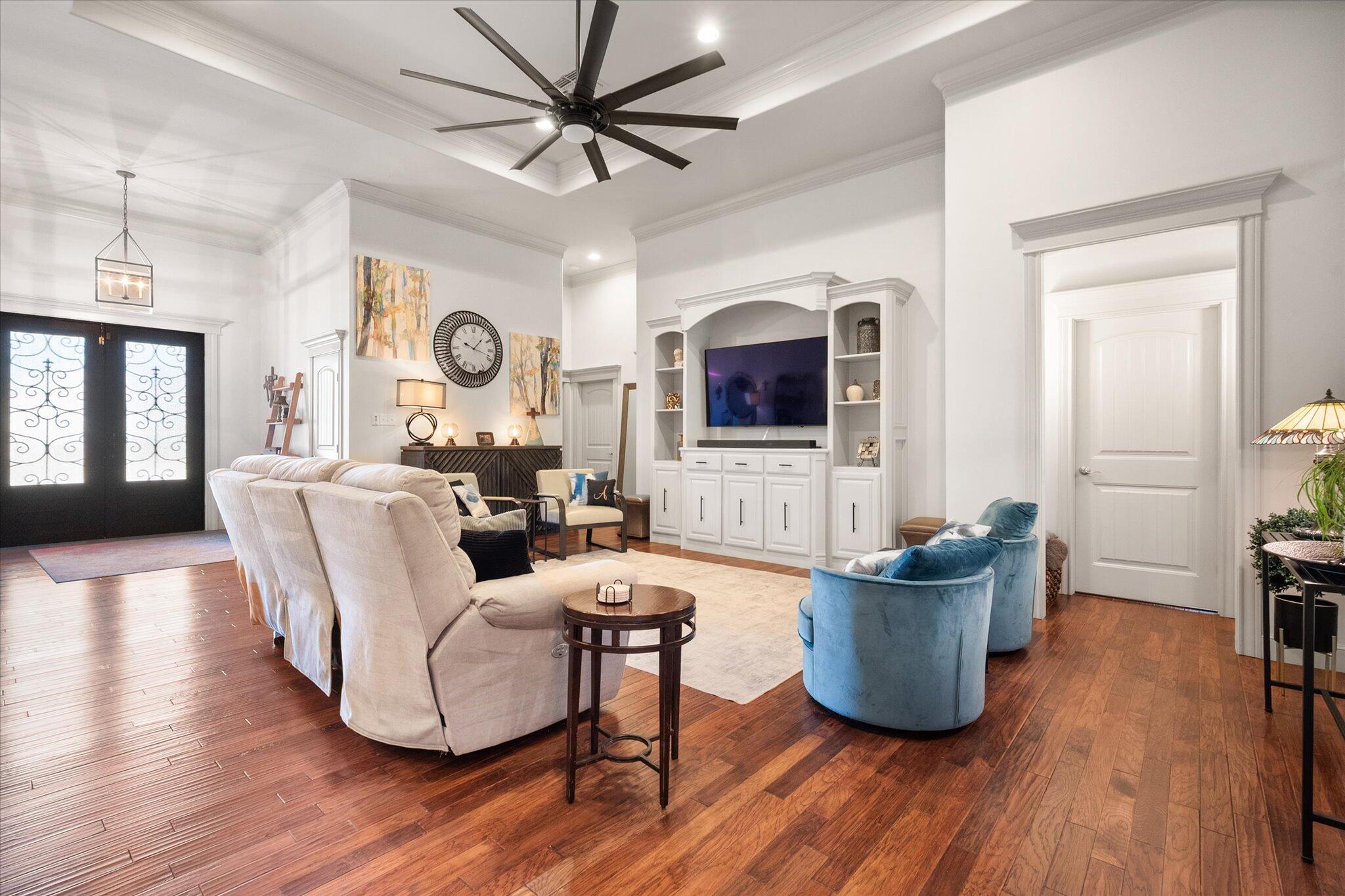 6021 89th Street Lubbock, TX 79424 - Photo 18 of 41 a living room with furniture and a flat screen tv