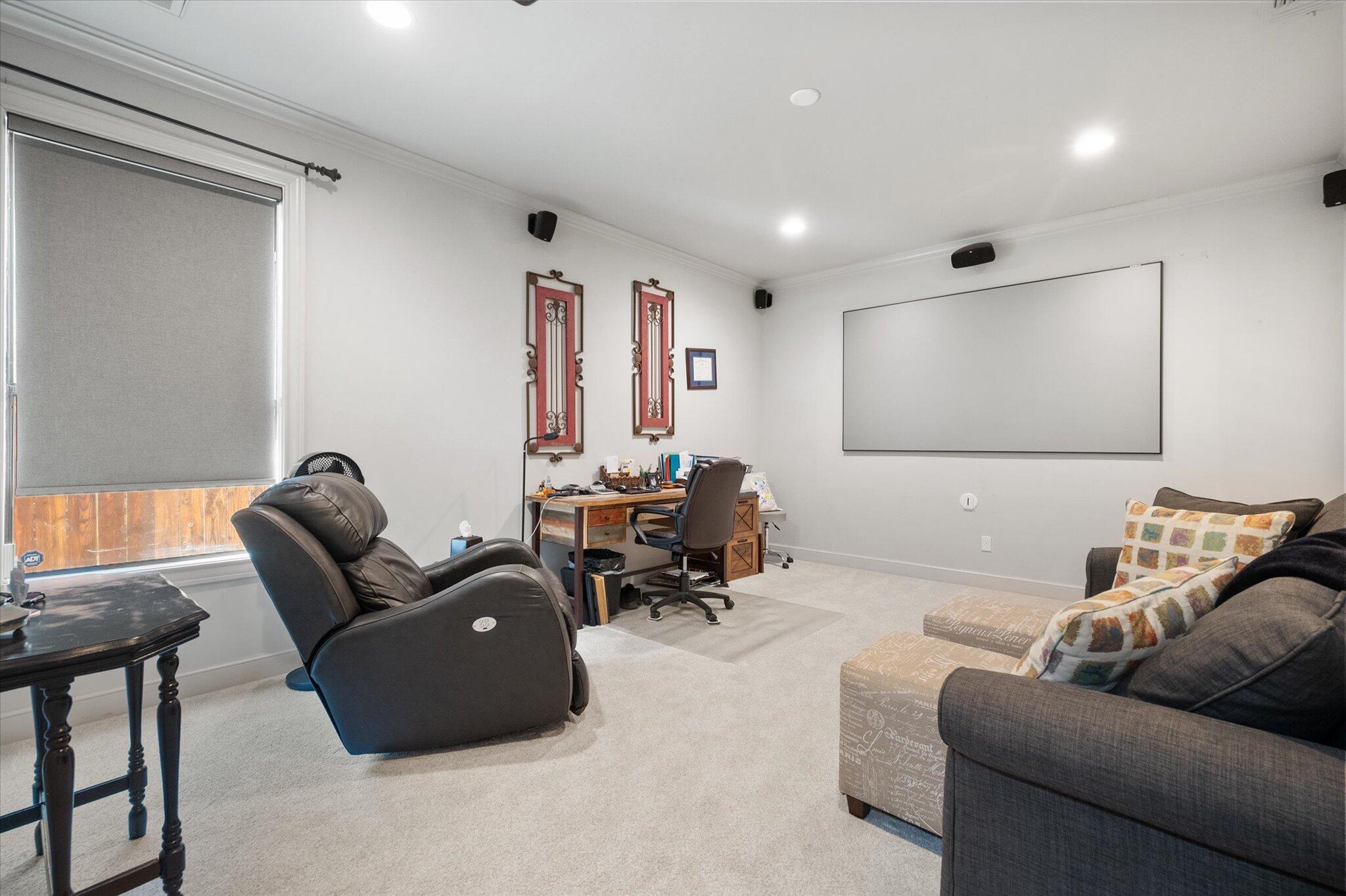 6021 89th Street Lubbock, TX 79424 - Photo 35 of 41 a living room with furniture