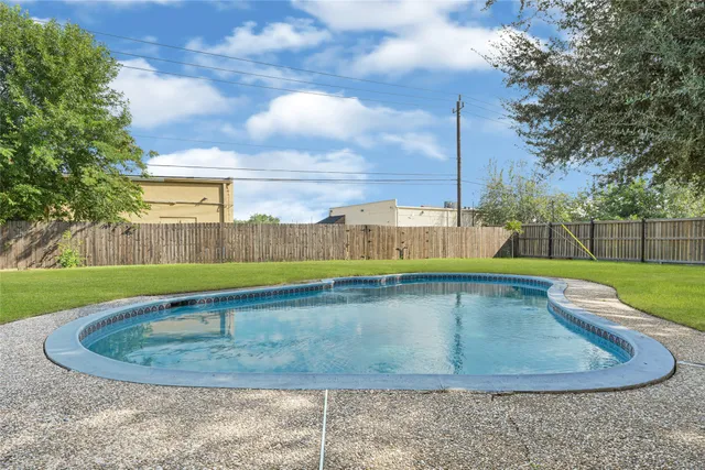 $264,900 | 3911 Thistlewood Drive, Pasadena, TX 77504
