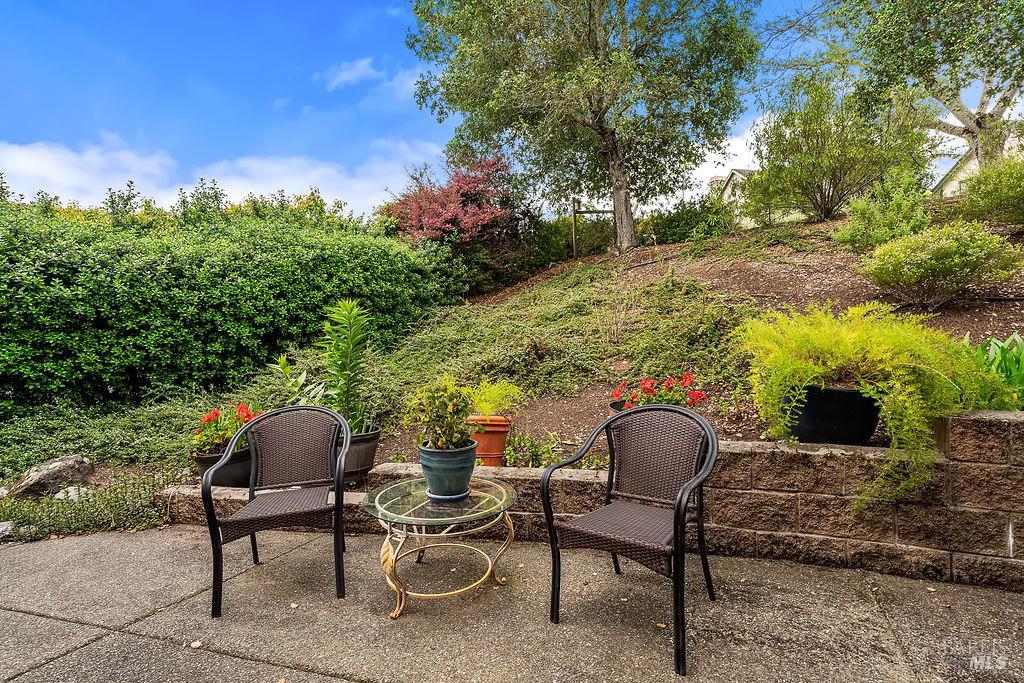 6252 Meadowstone Drive Santa Rosa, CA 95409 - Photo 6 of 33 a view of a chairs and table in the patio