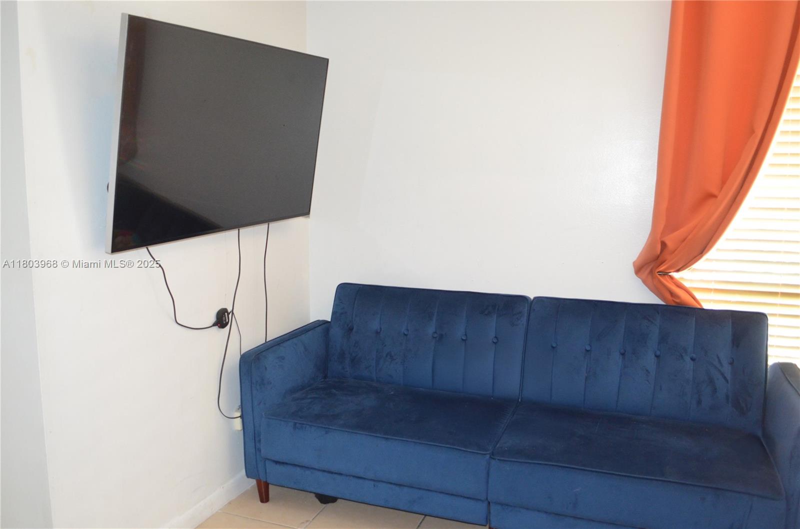 13499 Biscayne Boulevard, Unit 702 North Miami, FL 33181 - Photo 15 of 31 a view of entryway