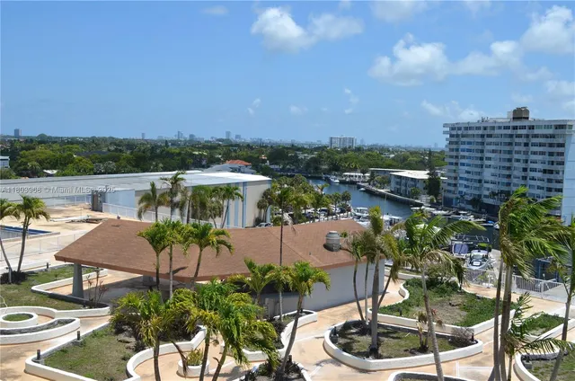 a small white building sitting next to a lake