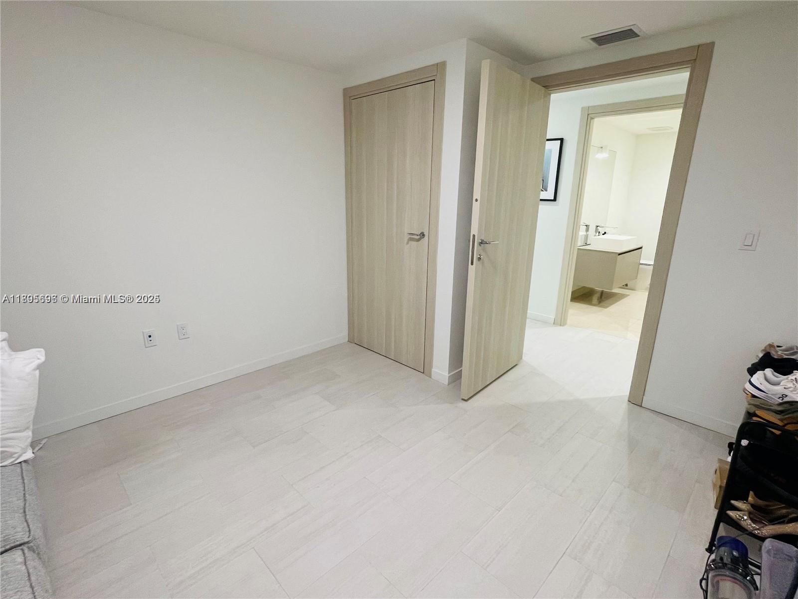 1000 Brickell Plaza, Unit 3905 Miami, FL 33131 - Photo 14 of 18 a view of an empty room