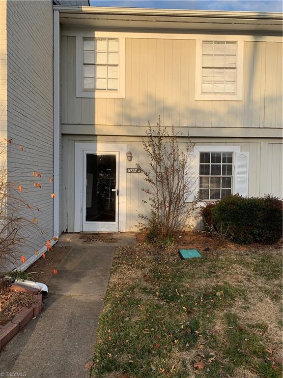 5737 Bramblegate Road, Unit J Greensboro, NC 27409 - Photo 3 of 18 Gallery Image 3