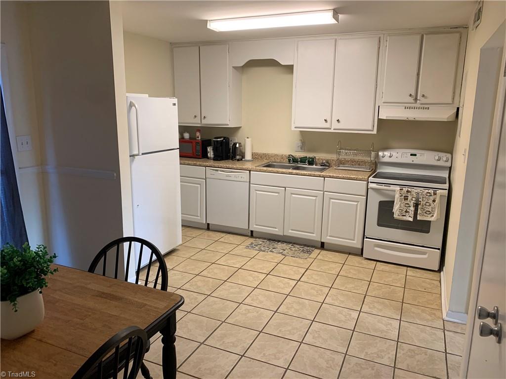 5737 Bramblegate Road, Unit J Greensboro, NC 27409 - Photo 5 of 18 Gallery Image 5