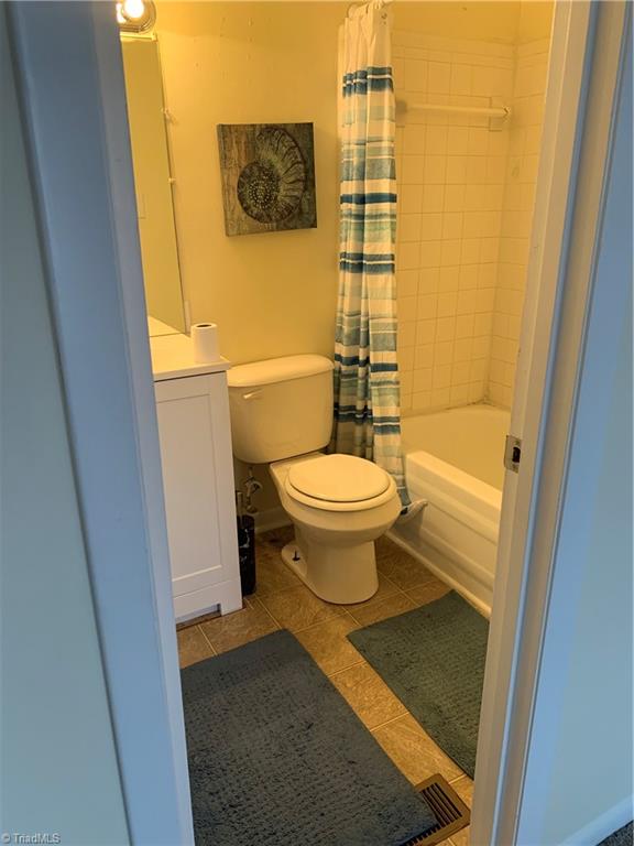 5737 Bramblegate Road, Unit J Greensboro, NC 27409 - Photo 9 of 18 Gallery Image 9
