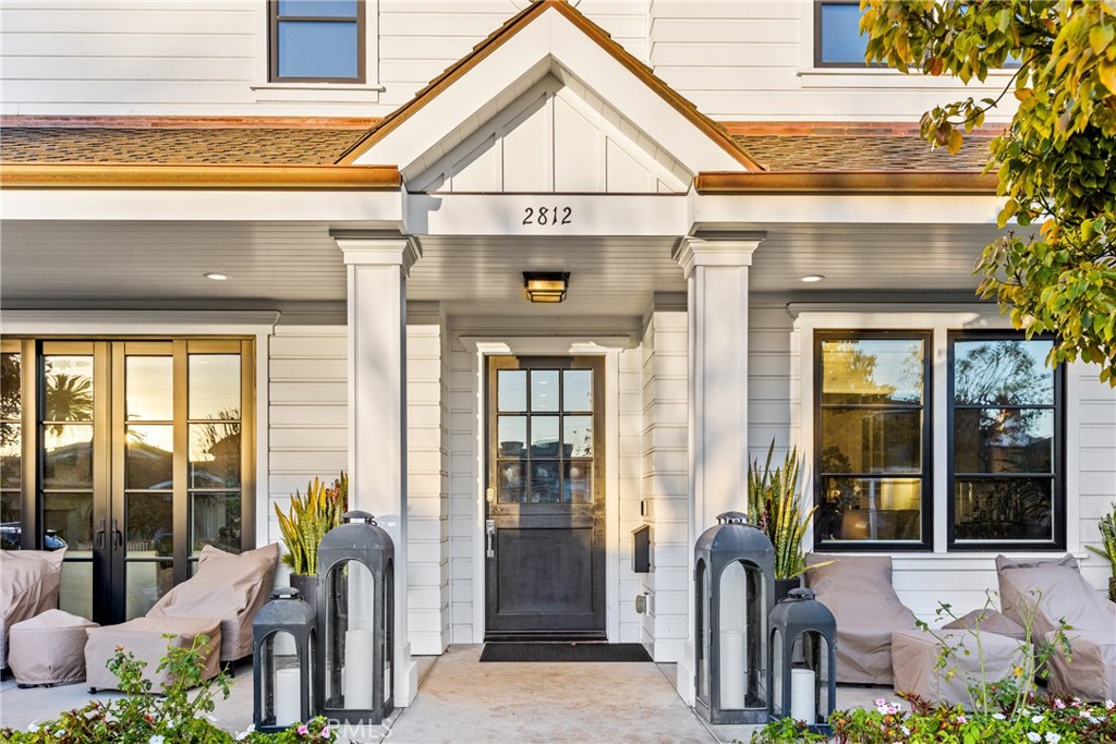 a view of a entryway front of house