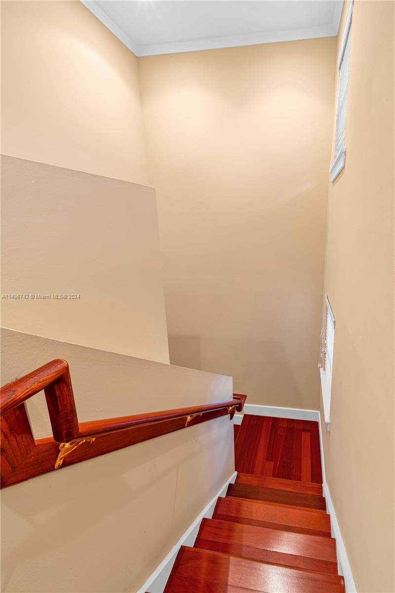 2829 Coconut Avenue, Unit 2829 Miami, FL 33133 - Photo 20 of 28 a view of small space