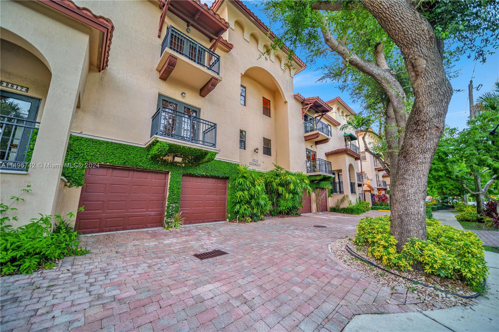 2829 Coconut Avenue, Unit 2829 Miami, FL 33133 - Photo 24 of 28 a front view of a building